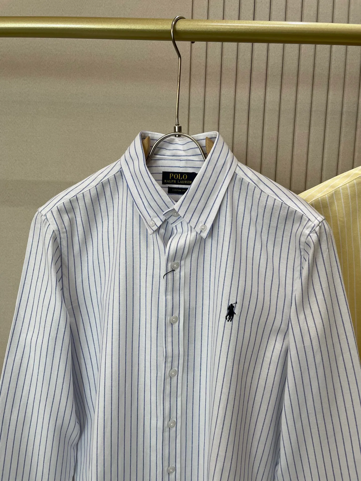 P220 🌸🌸🌸 POLO Ralph Lauren [High Quality] Classic shirt! The classic casual shirt made of pure cotton Oxford cloth has a unique design. It has a simple, clean and classic silhouette design. It is a versatile style that can be switched at will. The fabric feels soft and delicate, highly breathable, and is close to the skin and comfortable to wear. It can be worn alone as an inner layer. Its versatile performance is beyond your imagination! The upper body of the ready-to-wear is simple and classic yet elegant! Size:M-XXL